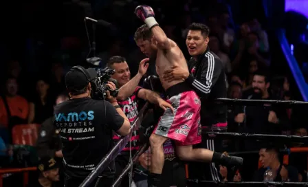 Carlos 'El Príncipe' Cuadras noqueó a Juan 'Tizoc' Mireles en el regreso del box a la Arena Coliseo 