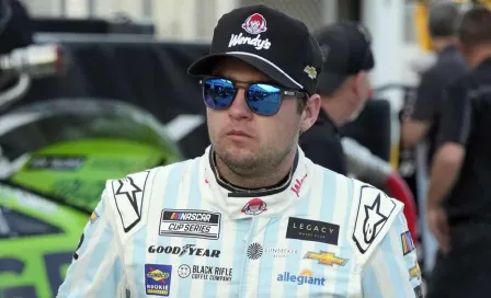 ¡Inaceptable! NASCAR suspende a piloto por 'burlarse' de la muerte de George Floyd con 'meme' 