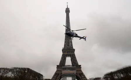 Policia francesa evacúa la Torre Eiffel por amenaza de bomba 