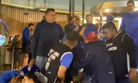 Cruz Azul recibe serenata en hotel de concentración previo al Clásico Joven vs América