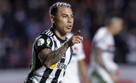 Eduardo Vargas fue amenazado por hinchas de Atlético de Mineiro afuera de un bar