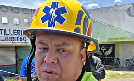 Imagen de bailarina de Table Dance en casco de Protección Civil causa polémica en Tlaxcala