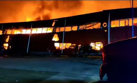 Incendio consume bodegas del IMSS en Vallejo, al Norte de la CDMX