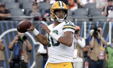 Jordan Love lanza tres pases de anotación en su primer juego con los Packers