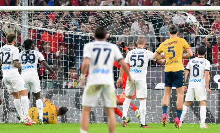 Genoa deja ir la victoria ante el Napoli tras tener una ventaja de dos goles; Johan Vaszquez entró al 90'