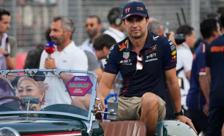 Checo Pérez termina octavo en el GP de Singapur; Carlos Sainz gana la carrera