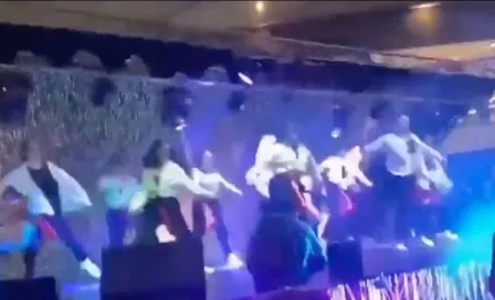 Colapsa escenario en Bogotá sobre grupo de bailarines y deja varios lesionados