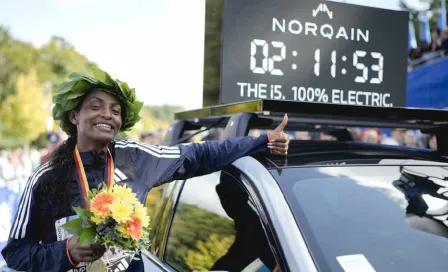 ¡Nuevo récord! Tigist Assefa marcó el mejor tiempo de una mujer en la historia del maratón