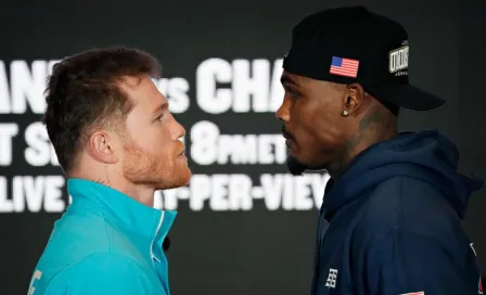 Canelo Álvarez y Jermell Charlo vencen a la báscula en la ceremonia de pesaje 