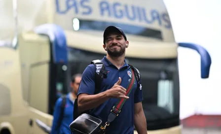 América y Pumas son recibidos con cánticos y bengalas en el Estadio Azteca