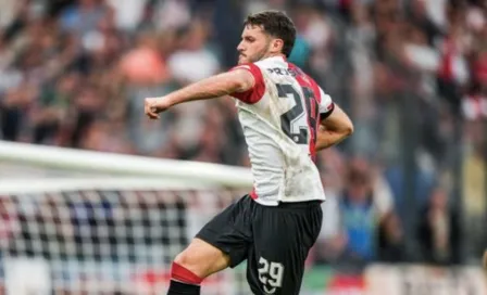 Santiago Giménez anota en goleada del Feyenoord al Go Ahead Eagles