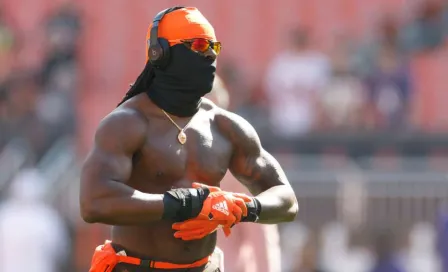 NFL: Jugador de los Cleveland Browns utilizó máscara por quemaduras en su rostro