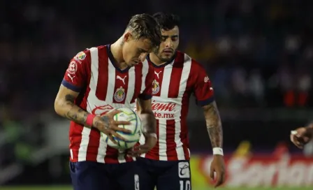 Chivas separa a Alexis Vega, 'Chicote' Calderón y Raúl Martínez por indisciplina