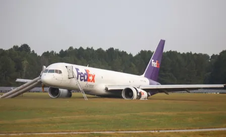 Avión de FedEx se sale de pista en aterrizaje de emergencia en Tennessee