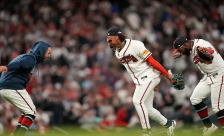 Bravos remontan para vencer por 5-4 a Filis y empatan la Serie Divisional de la Liga Nacional