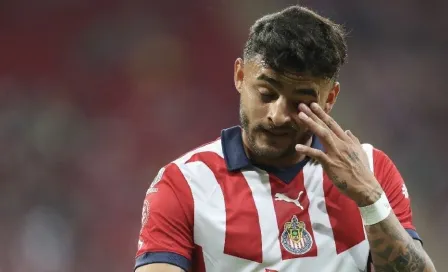 Esposa de Alexis Vega tras sanción de Chivas: "Crucifican más a un futbolista que a un político"