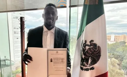 Julián Quiñones ya recibió sus papeles de naturalización y es elegible para el Tricolor