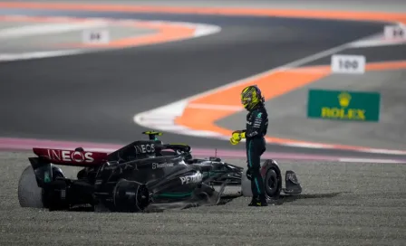 FIA analiza otra sanción a Lewis Hamilton por caminar en la pista en el Gran Premio de Qatar