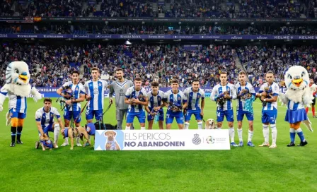 ¡Momento emotivo! Jugadores del Espanyol saltan a la cancha con cachorritos en sus brazos 