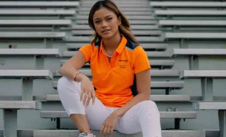 McLaren fichó a Bianca Bustamante y ella rompió en llanto al ponerse su uniforme