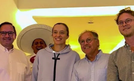 Iga Swiatek llega a Cancún a ritmo de mariachi para disputar WTA Finals 