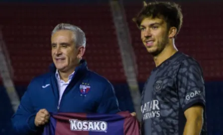 Pierre Gasly sostuvo en partido amistoso en el Estadio Azulgrana