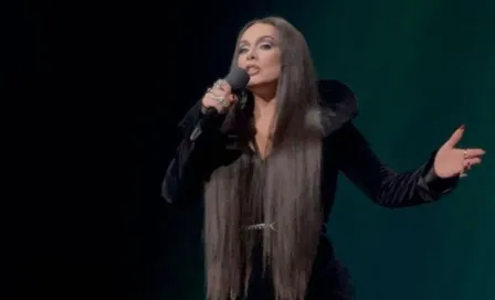 Adele se disfraza de Morticia Addams en su gira en Las Vegas 