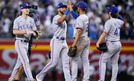 Rangers se lleva el Juego 4 y se pone a una victoria de ganar su primera Serie Mundial