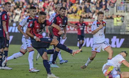 Johan Vásquez jugó todo el partido en la derrota del Genoa cae ante Cagliari