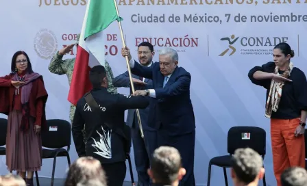 Andrés Manuel López Obrador abanderó a los atletas ParaPanamericanos