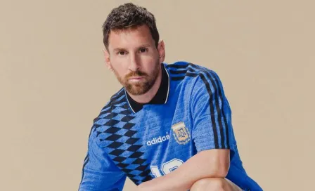 Adidas lanza colección retro de jerseys de Argentina con Messi como figura