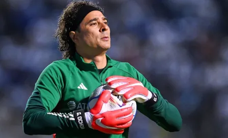 ¡No pudo más! Memo Ochoa salió lesionado del Honduras vs México; Malagón entró en su lugar