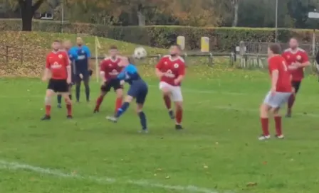 ¡De crack! Jugador realiza un golazo en el futbol amateur de Inglaterra