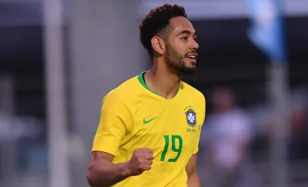 Matheus Cunha ilumina la noche en Baia Formosa al donar comida en Brasil