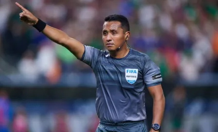 Prensa catracha llama 'ratero' al árbitro del México vs Honduras, Iván Barton