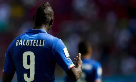 Mario Balotelli sufre accidente automovilístico en Brescia, Italia