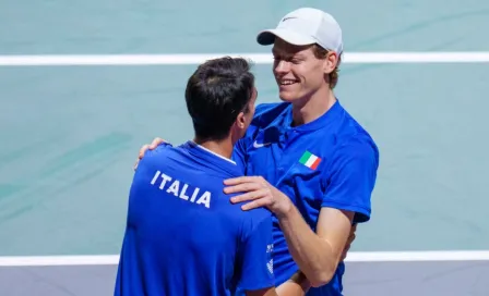 Jannik Sinner vuelve a dominar a Novak Djokovic y avanza con Italia a la Final de la Copa Davis