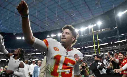 ¡Suertudo! Patrick Mahomes regaló su guante a un joven aficionado mexicano