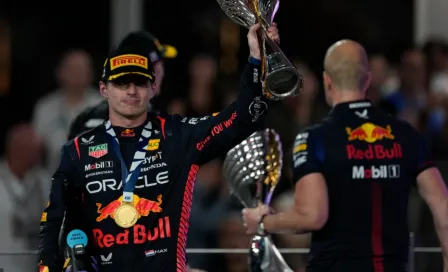 ¿Cambiará de profesión? Max Verstappen mostró sus dotes de periodista tras el GP de Abu Dhabi