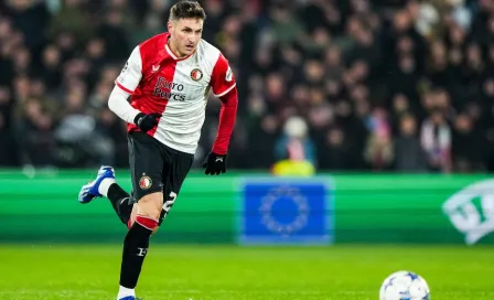 Santi Giménez tras la eliminación del Feyenoord: 'Nos achicamos, hay que levantar la cabeza'