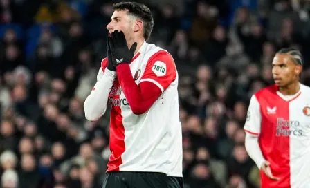 Santi Giménez explotó tras autogol y reventó de una patada el poste de la portería del Atlético de Madrid