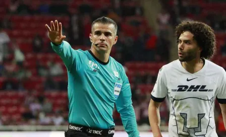 ¿Hubo ayuda? Álvaro Morales asegura que hubo 'error arbitral' en el Chivas-Pumas