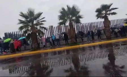 Afición potosina hace fila bajo la lluvia por boletos para la Semifinal ante América