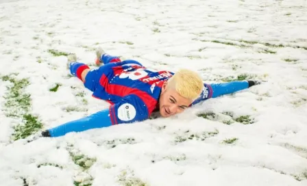 ¿Juegos de Invierno? CSKA Moscú jugó partido de la liga rusa en cancha repleta de nieve