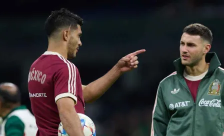 ¡Apoyo tricolor! Santi Giménez celebró el doblete de Raúl Jiménez con el Fulham