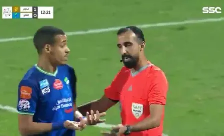 ¡Tremendo oso! Fahad Al Harbi regaló un penal que le costó la derrota a su equipo