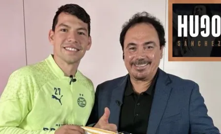 Chucky Lozano recibió un jersey del Real Madrid de manos de Hugo Sánchez