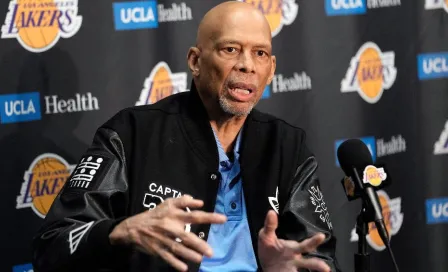 Kareem Abdul-Jabbar sufrió una caída en un concierto y se fracturó la cadera