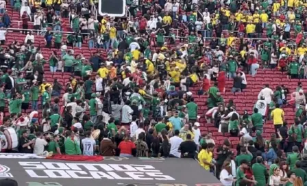 ¡Así no! Aficionados protagonizan pelea en las gradas previo al México vs Colombia