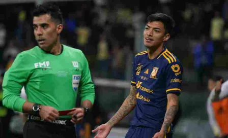 Raymundo Fulgencio recibió medalla de segundo lugar con Tigres entre lágrimas